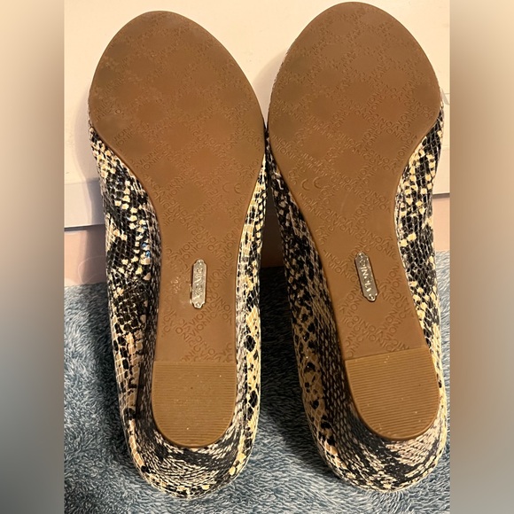 Vionic Snakeskin Patterned Wedge Heels - Picture 6 of 15